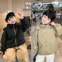  Boys simple windbreaker jacket 2021 new spring Korean version of the childrens windbreaker short hooded handsome trendy jacket