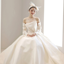 Satin chest wedding dress 2021 new bride temperament court style big tailing luxury winter main yarn fairy air French