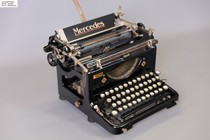 Domestic Spot Made in Germany 1933 Mercedes-Benz MercedesModel 5 Antique Typewriter