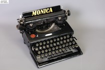 Domestic spot 1924 German Monica Monica portable antique mechanical typewriter