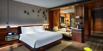 Intercontinental Shanghai Sheshan (Shimao Shenkeng Hotel)Superior Room Garnet theme