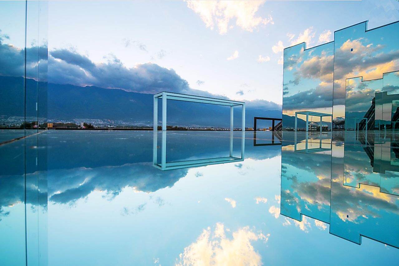 Dali All Friends Inn Courtyard Luxury Queen Room