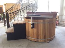 Factory direct supply of red cedar outdoor barrel bath with electric heating (thermostat) with circulating filtration system