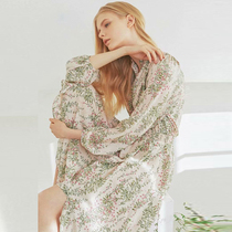 Fashion fresh and broken floral dress with a long style 2022 spring and summer style with a slim fit and a small gown for a banquet.