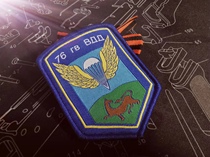 Russian Russian forces emr small green man vdv 76th near the acropolis and the arms of the arms of the military fans of the airport battle