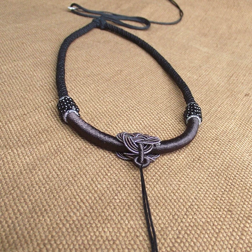 Ожерелье из шнура, подвеска из воскового агата, изумрудный ремешок