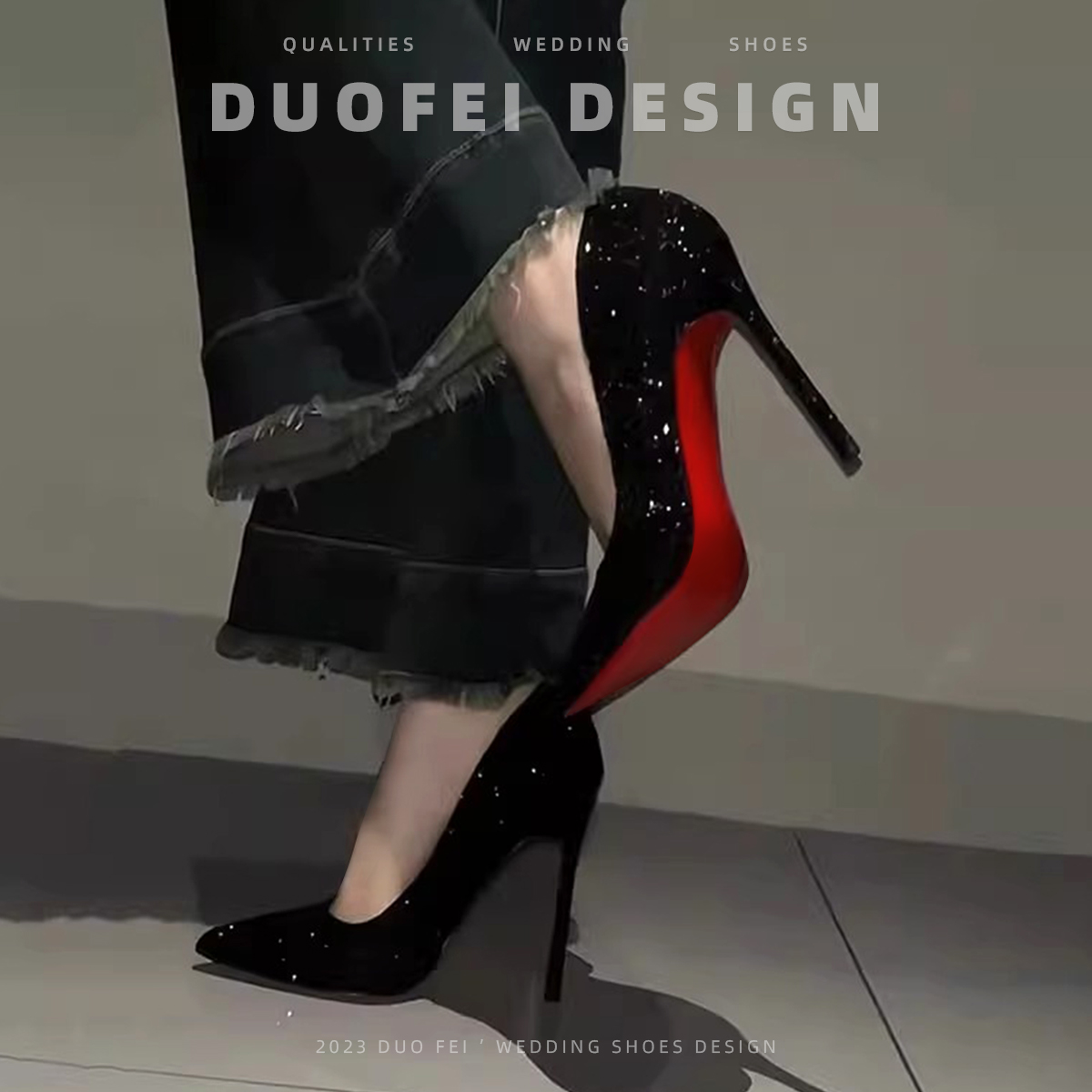 黒赤底ハイヒールの女性のスティレットヒール 2024 新しい秋と冬のスパンコールクリスタル結婚式の靴ポインテッドトゥプロのセクシーな靴