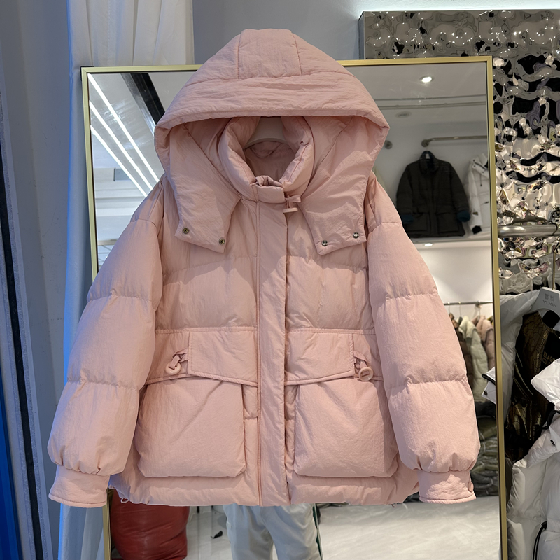 2023 新しいダウンジャケットの女性のショートフード付き小さなファッショナブルなルーズ厚いホワイトダックダウン暖かい冬のジャケット