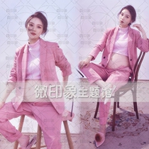 1885 New pregnant woman photo shoot photo studio photo Big Belly mommy art pink suit men sexy costume